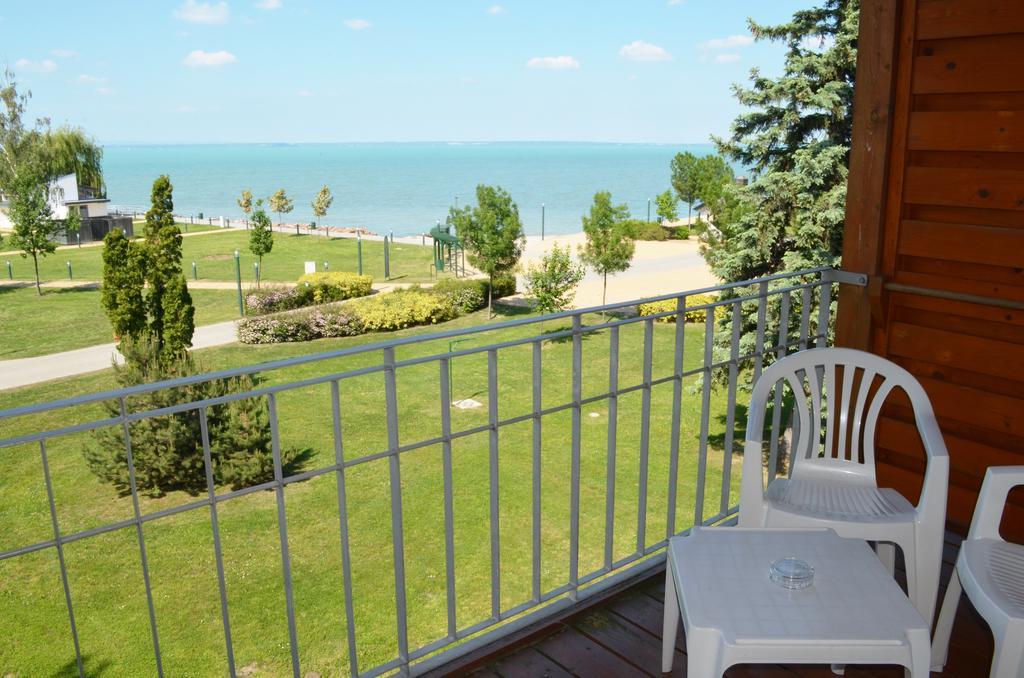 Hotel Holiday Siofok Ngoại thất bức ảnh