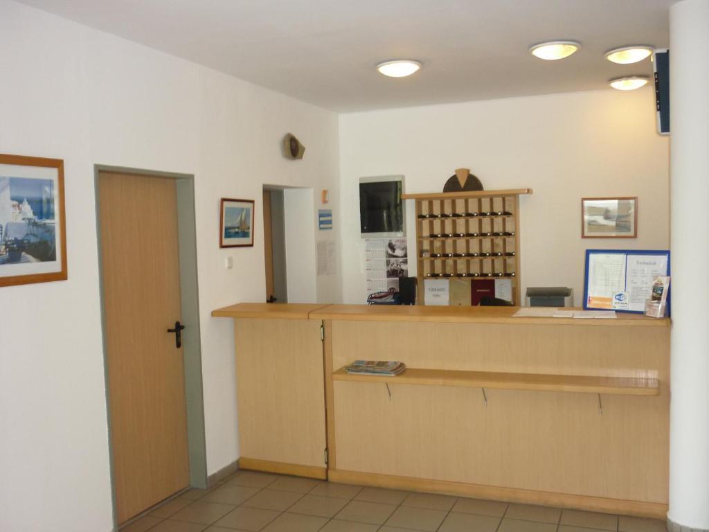Hotel Holiday Siofok Ngoại thất bức ảnh
